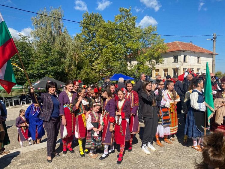 Жители на Аврен към Караянчева: Да седнем и да си оправим държавата!