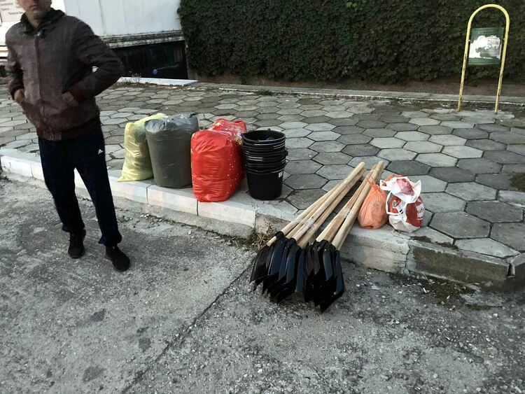 15 доброволци от общината заминаха в помощ на бедстващите след потопа жители на карловското село Каравелово