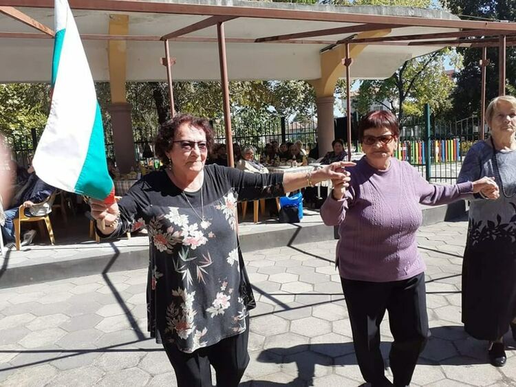 Празник на възрастните хора постави началото на Есенните празници в Първомай