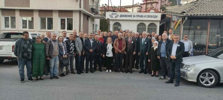 Приключи обиколката на Централния предизборен лъч на ДПС в област Смолян, който премина под надслов "Съединението прави силата"