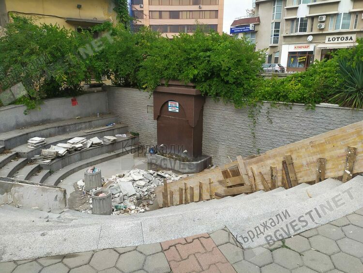 Ремонтират знаковата за Кърджали чешма Айше Молла