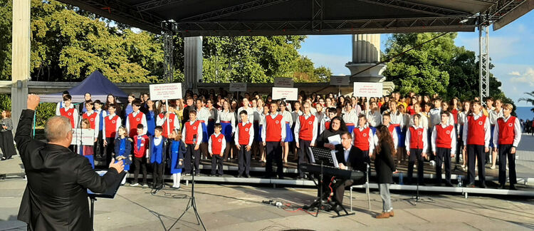 Хор "Орфей", като част от Детския хор на България