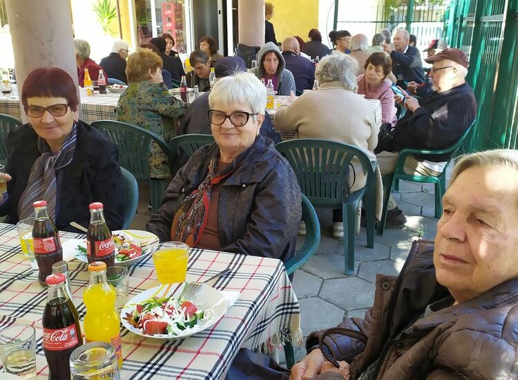 Празник на възрастните хора постави началото на Есенните празници в Първомай