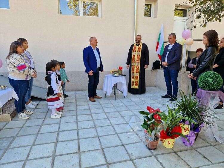 Прерязаха лентата на реновираната градина в Любеново