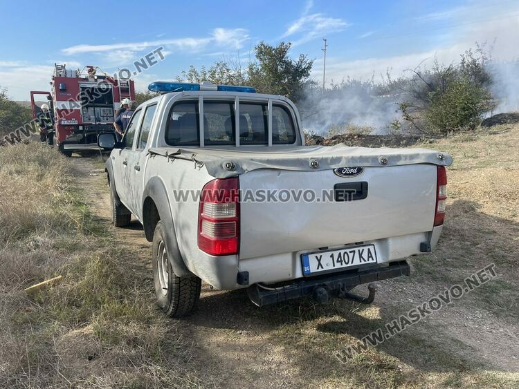 Избухна пожар в сухи треви и храсти край Клокотница