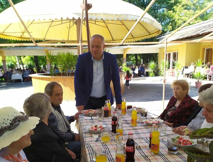 Празник на възрастните хора постави началото на Есенните празници в Първомай