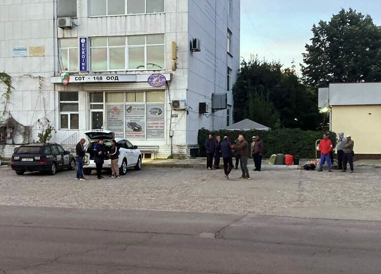 15 доброволци от общината заминаха в помощ на бедстващите след потопа жители на карловското село Каравелово