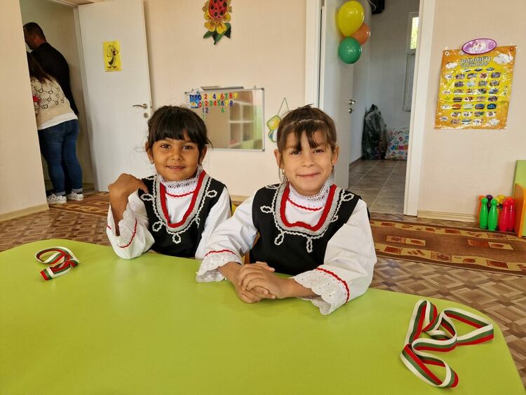 Прерязаха лентата на реновираната градина в Любеново