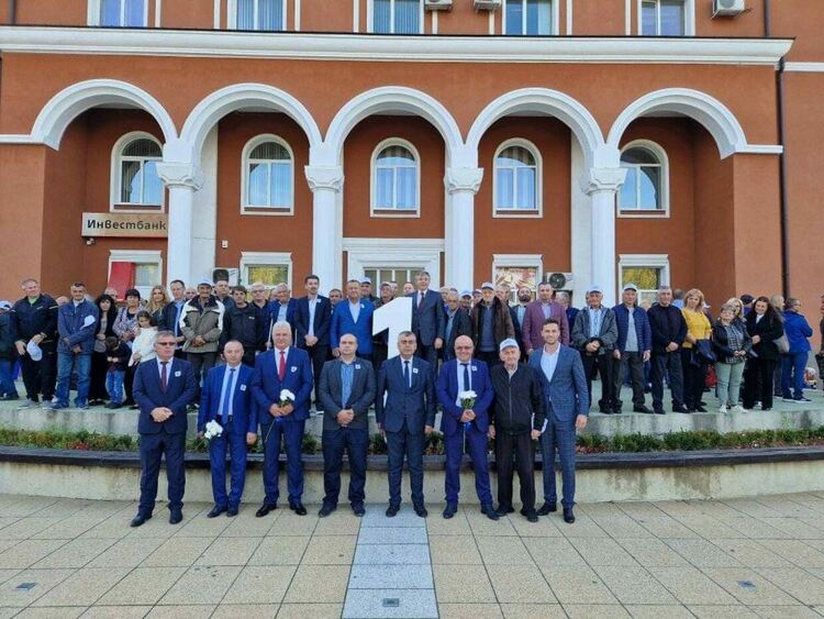 Приключи обиколката на Централния предизборен лъч на ДПС в област Смолян, който премина под надслов "Съединението прави силата"