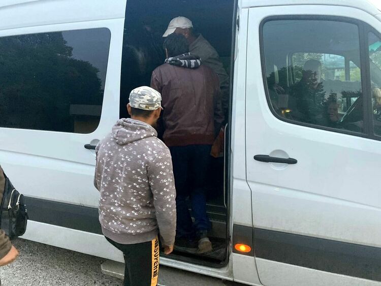 15 доброволци от общината заминаха в помощ на бедстващите след потопа жители на карловското село Каравелово