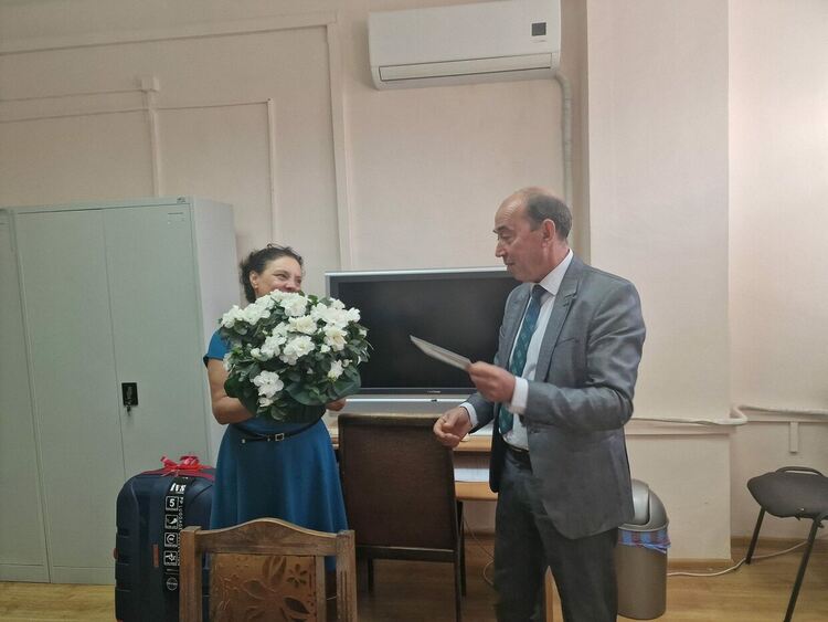 Наградиха дългогодишен директор на детска градина в Асеновград 