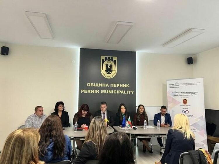 Община Перник проведе откриващо събитие за представяне на проект  „Интегрирани мерки за подобрено включване на хората, живеещи в маргинализирани общности“