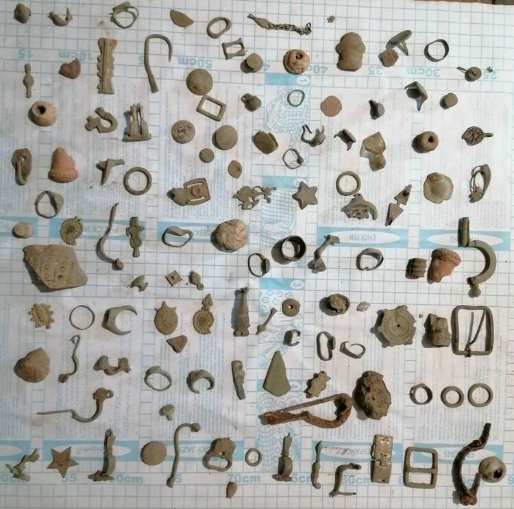 Стотици антики иззети, двама задържани при акция на ГДБОП