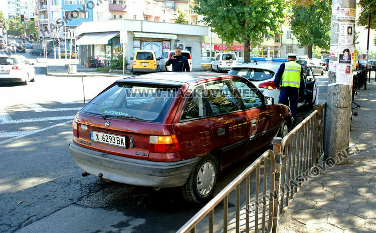 Водач на Опел блъсна пешеходка до Зеленчуковия пазар