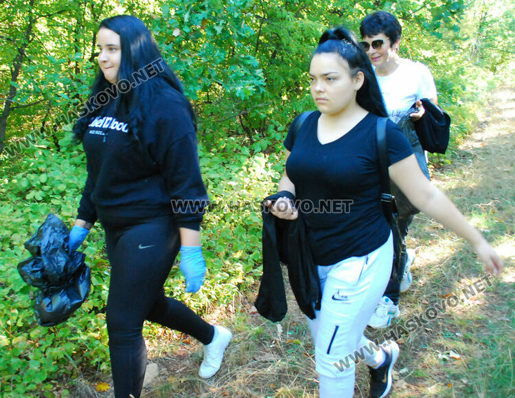 Ученици чистиха боклуци по екопътека „Цар Иван Асен II“ за Световния ден на туризма 