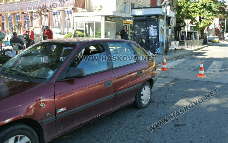 Водач на Опел блъсна пешеходка до Зеленчуковия пазар