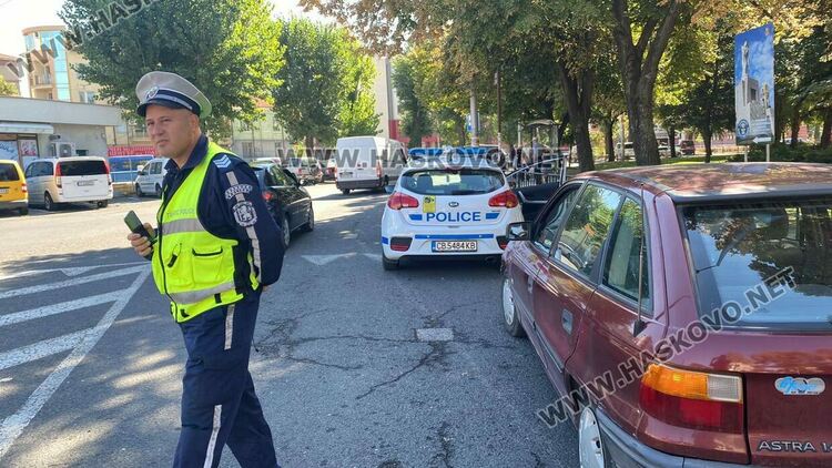 Водач на Опел блъсна пешеходка до Зеленчуковия пазар
