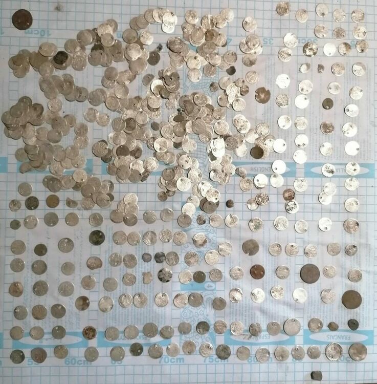 Стотици антики иззети, двама задържани при акция на ГДБОП