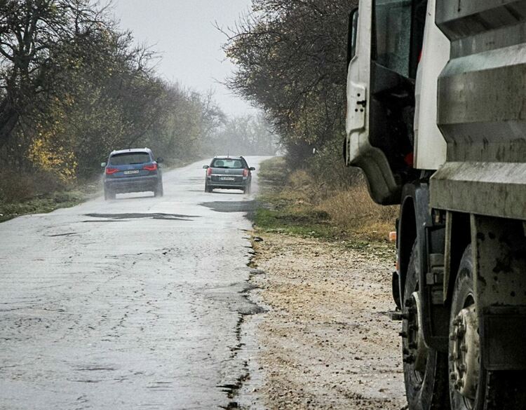 Не се очаква скоро приключване на ремонта Дълбок извор-Асеновград