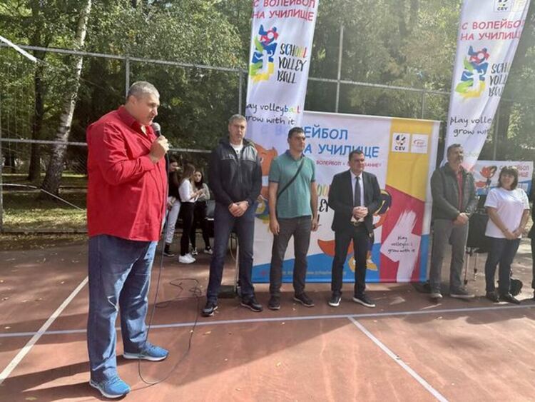 ГПЧЕ &bdquo;Симеон Радев&ldquo; е първото училище в областта, което даде старт на проекта "С волейбол на училище&ldquo;