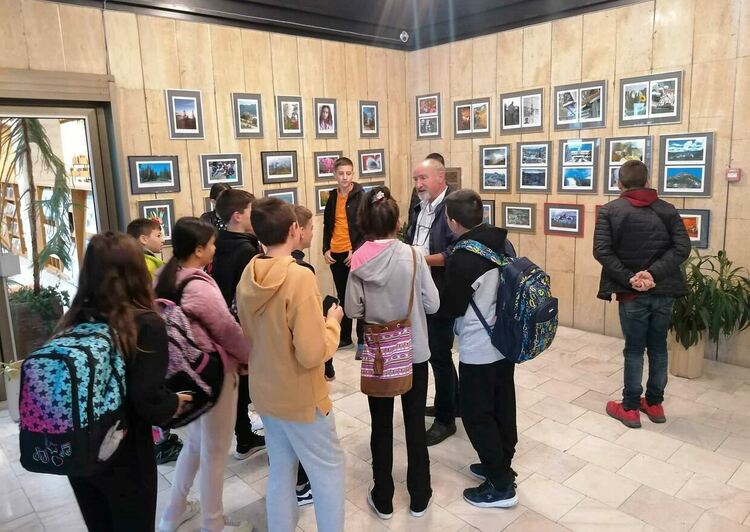 Бъдещи смолянски "властелини" на фотографията се срещнаха в Регионалната библиотека