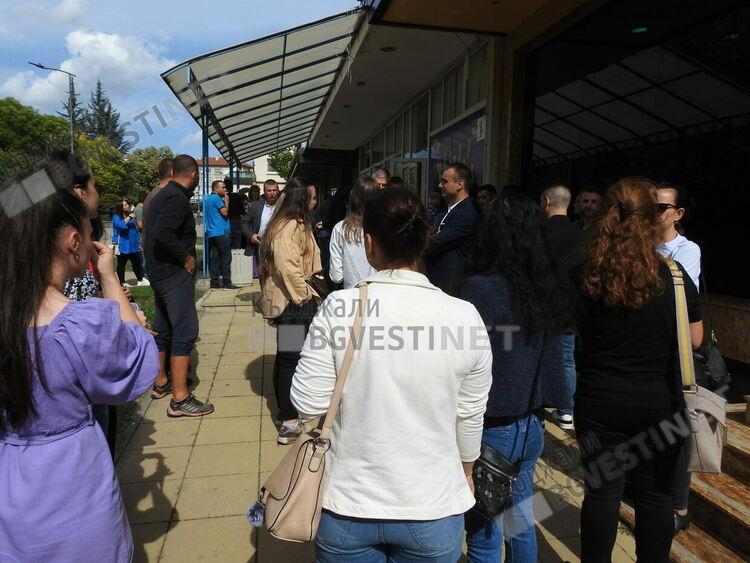 ДПС протестира пред Полицията, брани Алтанай Халил от „полицейски произвол“