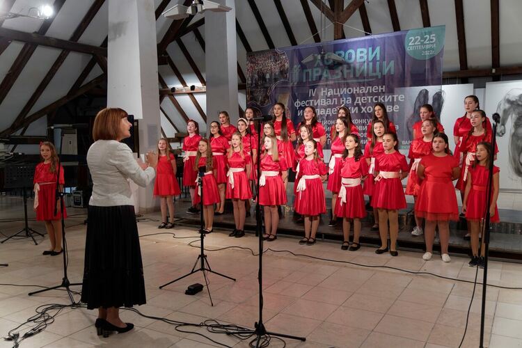 С песните на поколенията: 45 години хор "Орфей"