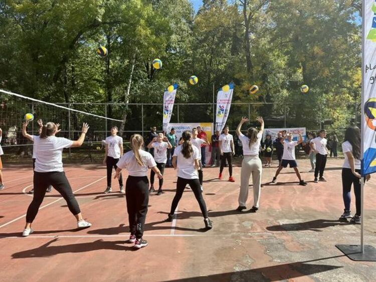 ГПЧЕ &bdquo;Симеон Радев&ldquo; е първото училище в областта, което даде старт на проекта "С волейбол на училище&ldquo;