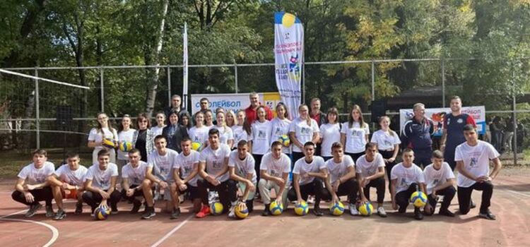 ГПЧЕ &bdquo;Симеон Радев&ldquo; е първото училище в областта, което даде старт на проекта "С волейбол на училище&ldquo;