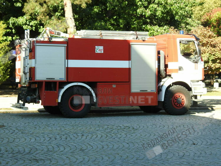 Сухи треви горяха в кв."Студен кладенец"