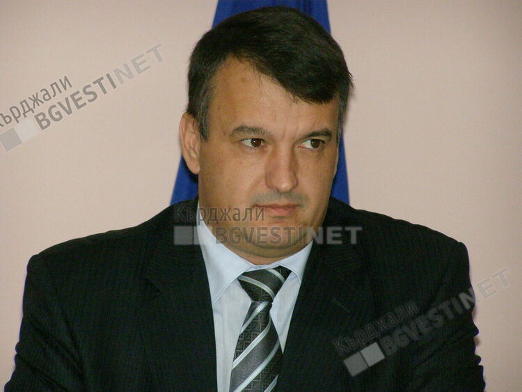 Бисер Николов