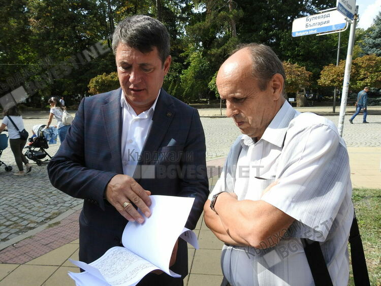 ДПС протестира пред Полицията, брани Алтанай Халил от „полицейски произвол“