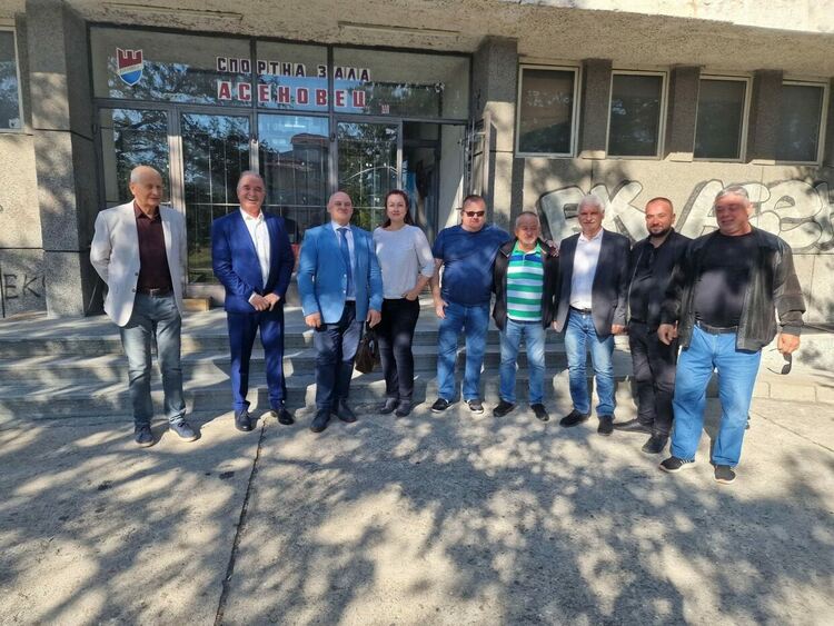 Започна ремонтът на спортна зала "Асеновец"