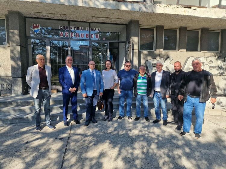 Започна ремонтът на спортна зала "Асеновец"