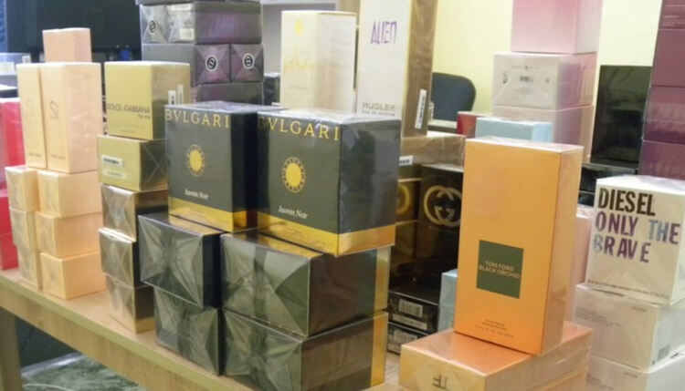 Конфискуваха фалшиви парфюми у търговци в Крумовград