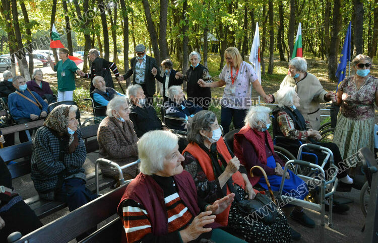 Празник в Старческия дом за Световния ден на възрастните
