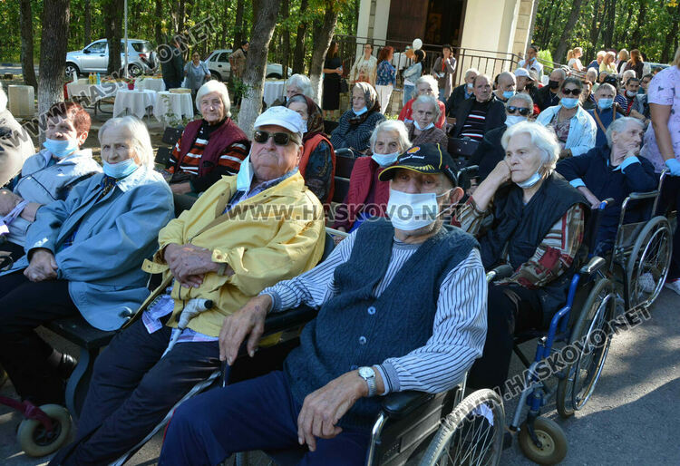 Празник в Старческия дом за Световния ден на възрастните