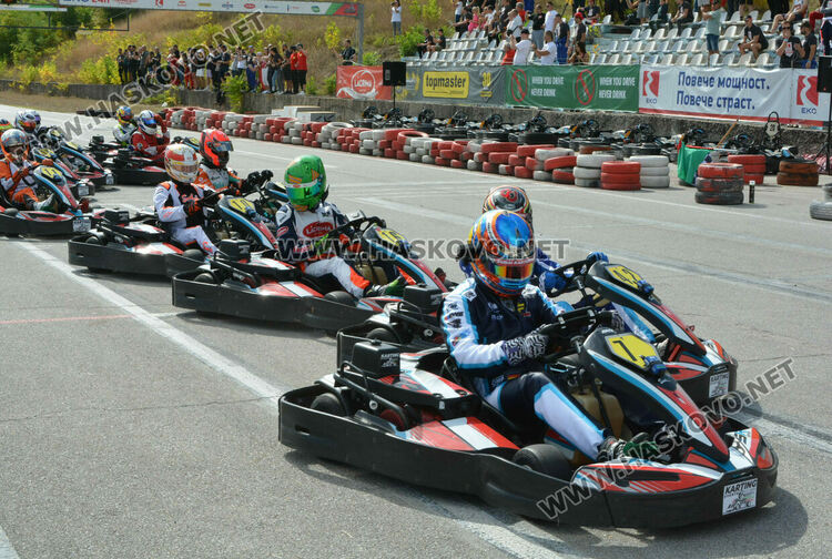 230 пилоти в 24-часово състезание на картинг пистата в Хасково
