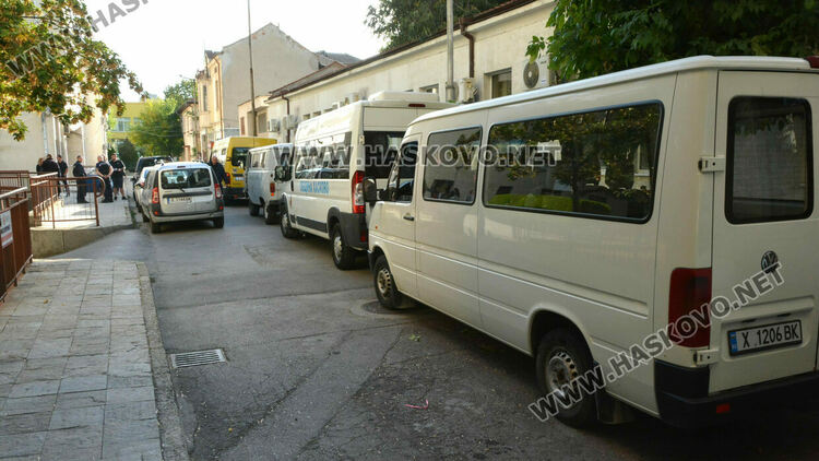 Раздадоха бюлетините и изборните книжа за секциите в община в Хасково