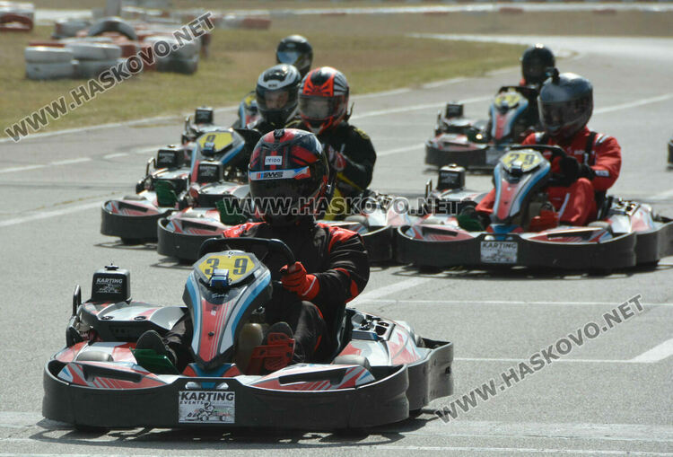 230 пилоти в 24-часово състезание на картинг пистата в Хасково