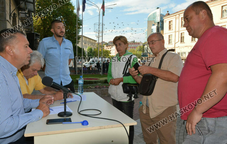 Раздадоха бюлетините и изборните книжа за секциите в община в Хасково