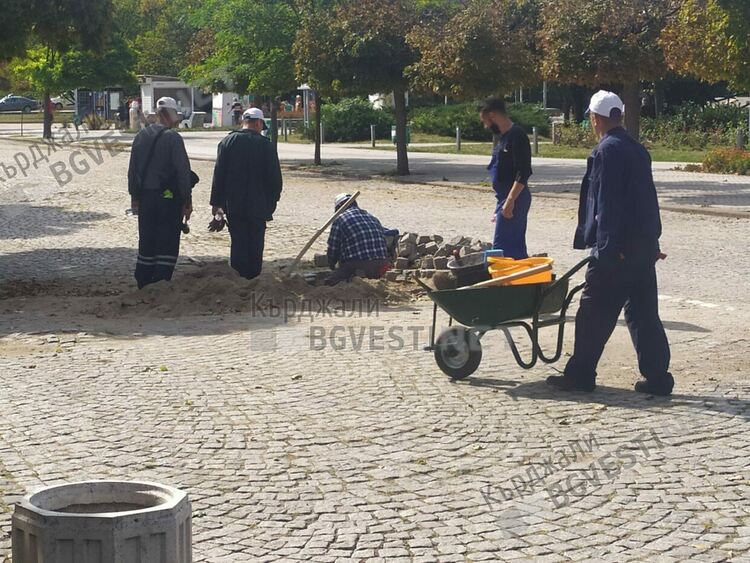 Пренаредиха паветата пред Полицията след публикация на Кърджали бг вести