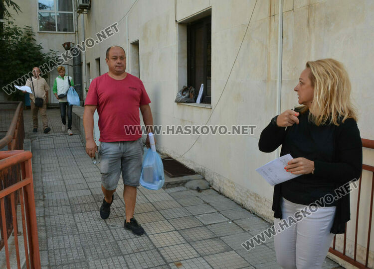 Раздадоха бюлетините и изборните книжа за секциите в община в Хасково