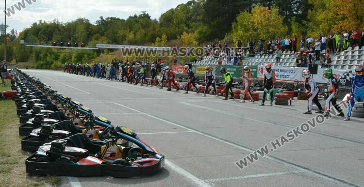 230 пилоти в 24-часово състезание на картинг пистата в Хасково
