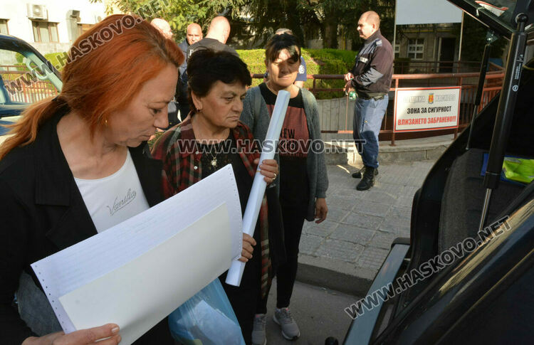 Раздадоха бюлетините и изборните книжа за секциите в община в Хасково