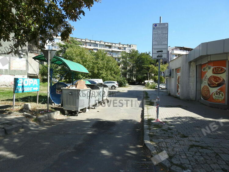 Контейнери за смет запречват пресечка на „Сан Стефано”,граждани алармират за опасност от инциденти