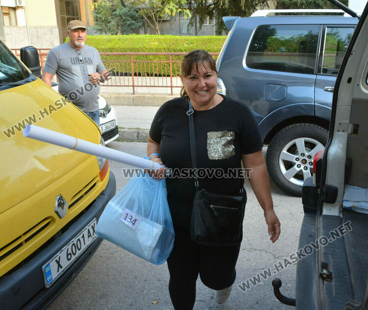 Раздадоха бюлетините и изборните книжа за секциите в община в Хасково