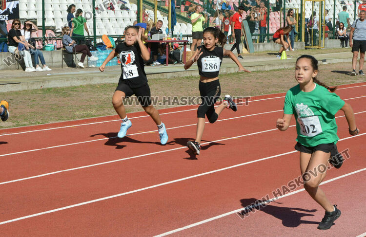 Над 330 деца се включиха в турнир по лека атлетика в Хасково