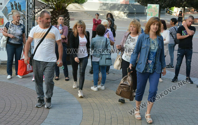 Раздадоха бюлетините и изборните книжа за секциите в община в Хасково