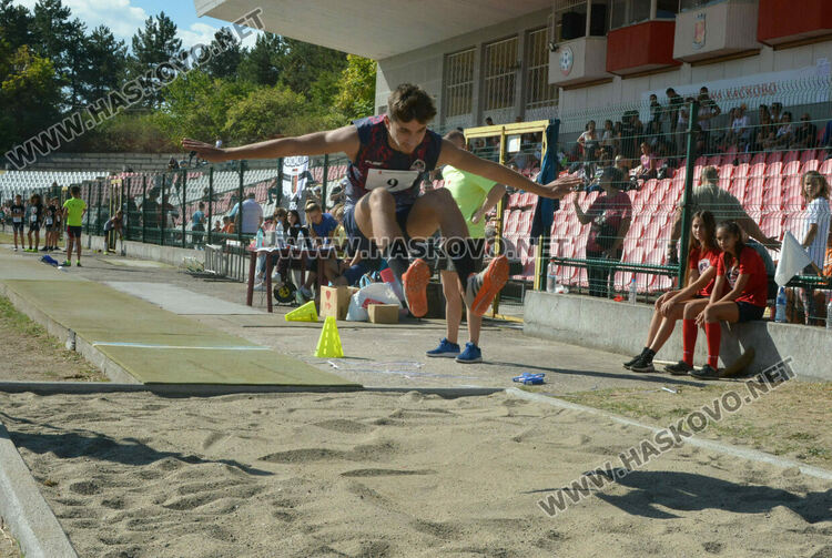 Над 330 деца се включиха в турнир по лека атлетика в Хасково